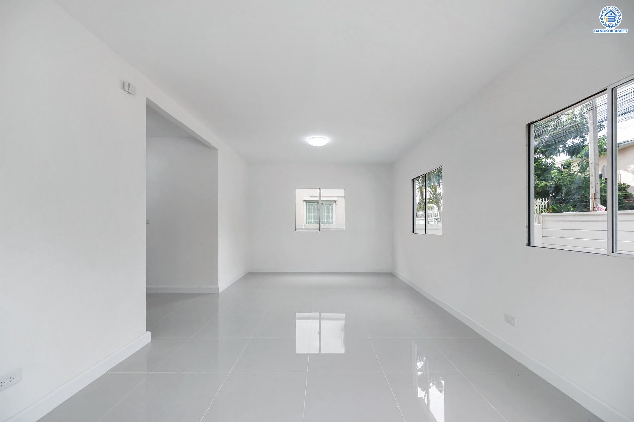 บ้านมือสองตกแต่งใหม่ โครงการ พฤกษาวิลเลจ10 บางใหญ่ หลังมุม เนื้อที่ 61 ตร.ว. ตอบโจทย์ทุกการอยู่อาศัย ฟังก์ชัน 3 ห้องนอน 2 ห้องน้ำ 1 ที่จอดรถ บรรยากาศเป็นส่วนตัว บนทำเลศักยภาพ เชื่อมต่อถนนกาญจนาภิเษก ใกล้เซ็นทรัลเวสต์เกต ทางด่วน "ศรีรัช" และรถไฟฟ้า "สถานีตลาดบางใหญ่"